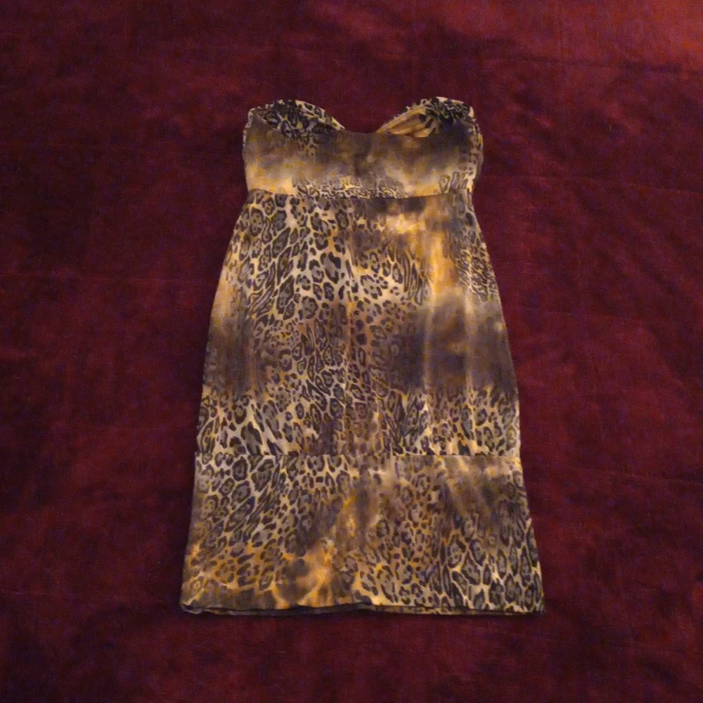 🐅GUESS ANIMAL PRINT MINI DRESS🐆 - Picture 2 of 3
